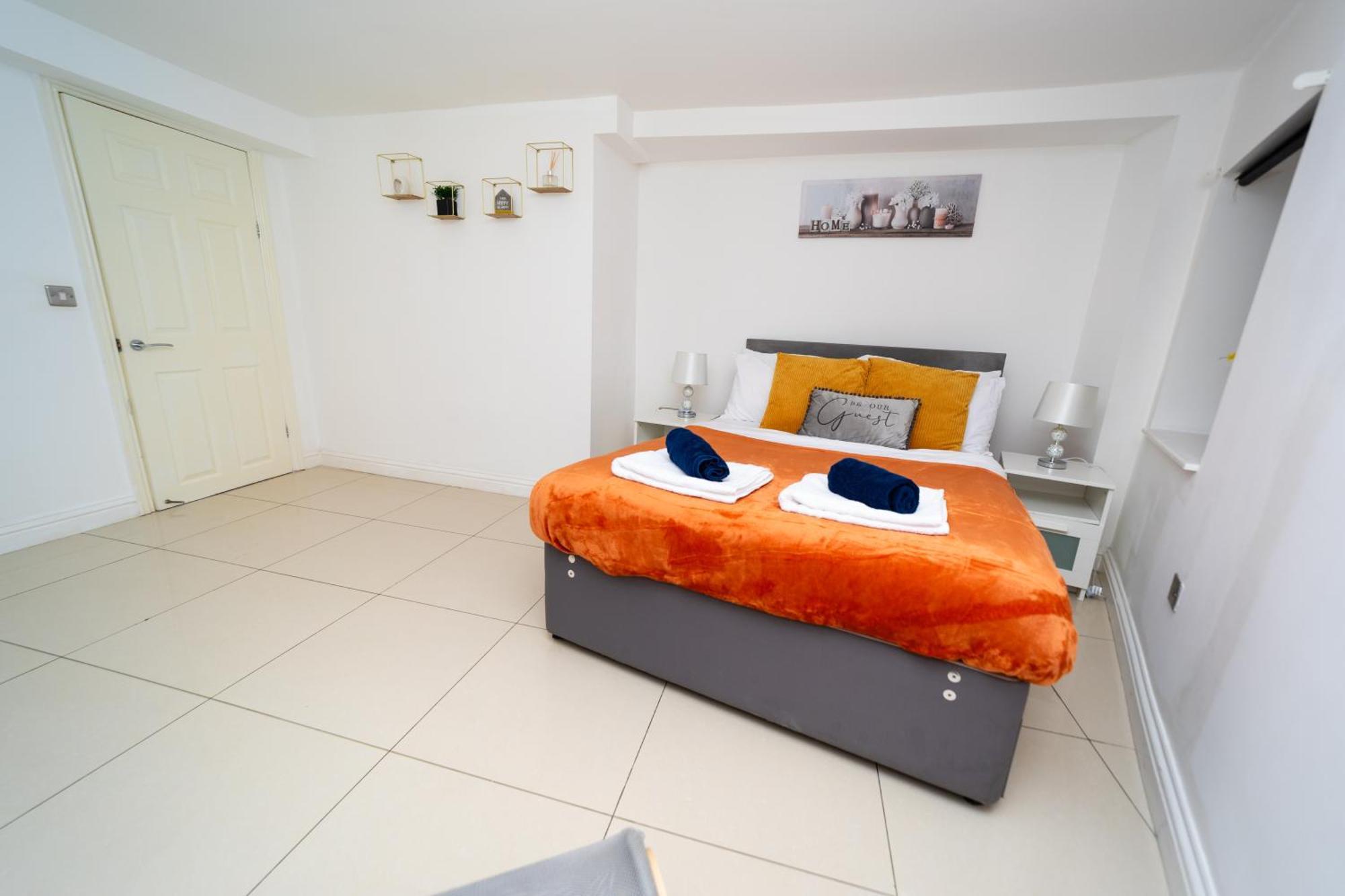 Spacious Flat With Patio & Parking In City Centre Ридинг Экстерьер фото