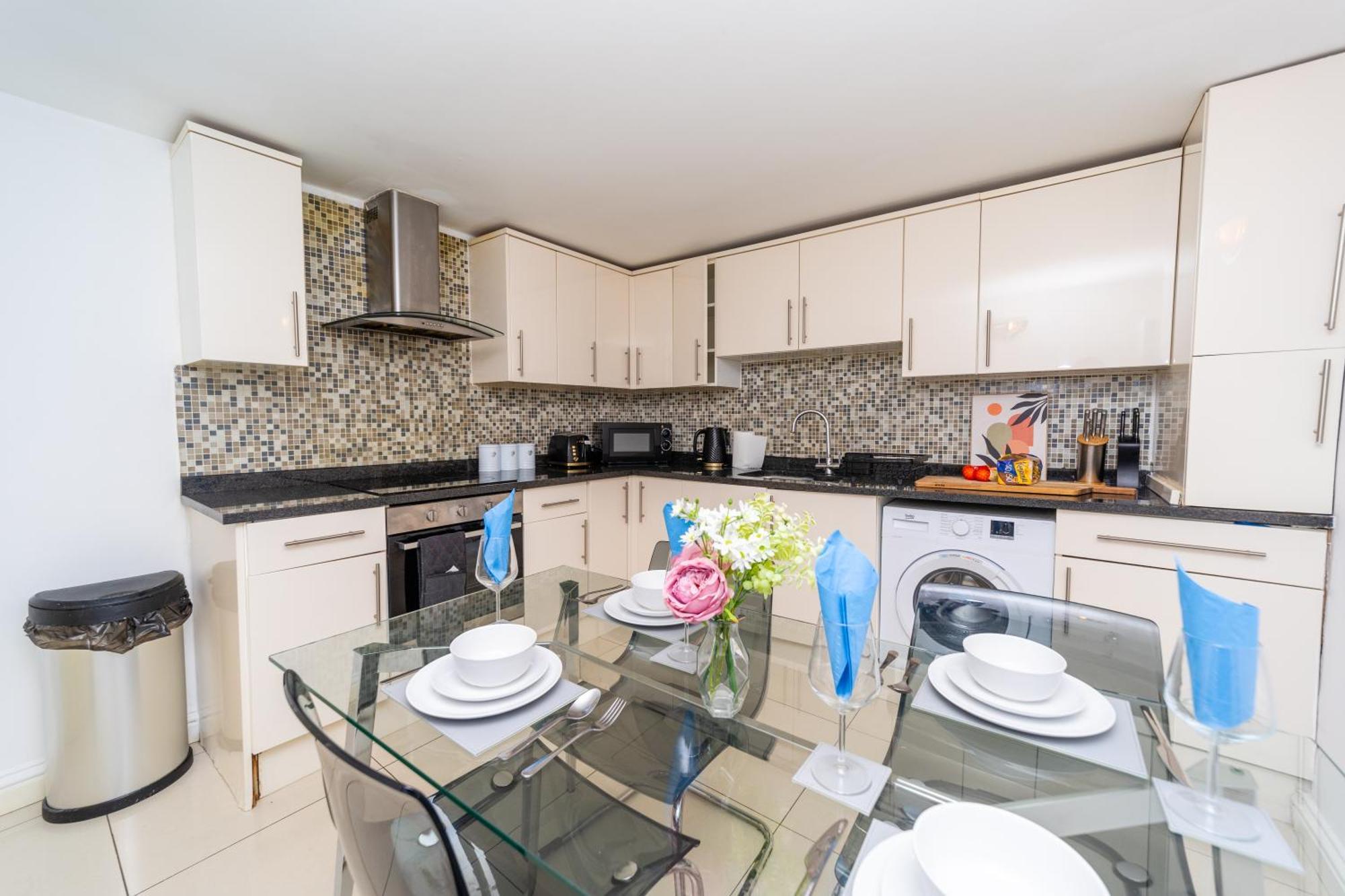 Spacious Flat With Patio & Parking In City Centre Ридинг Экстерьер фото