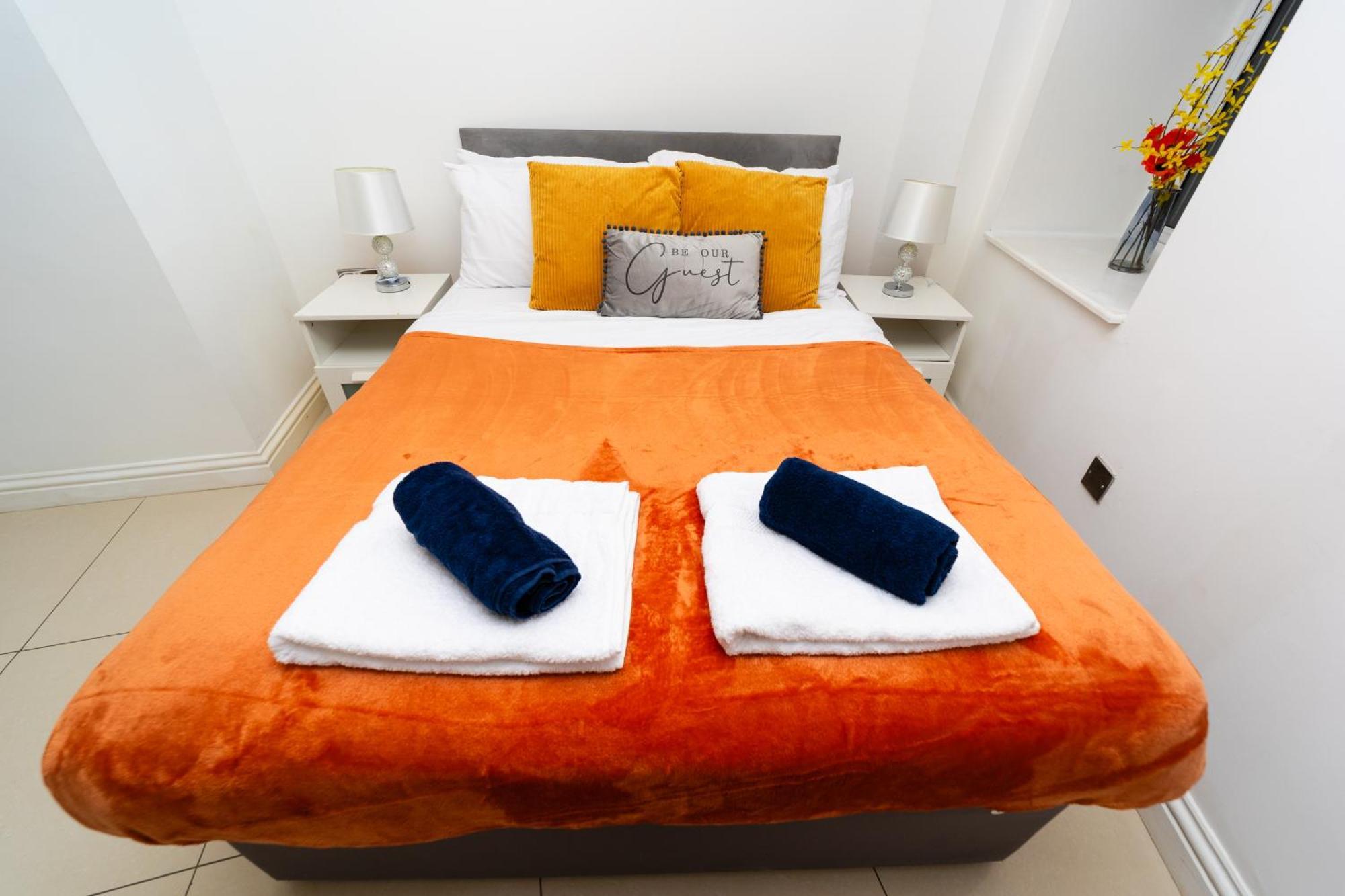 Spacious Flat With Patio & Parking In City Centre Ридинг Экстерьер фото