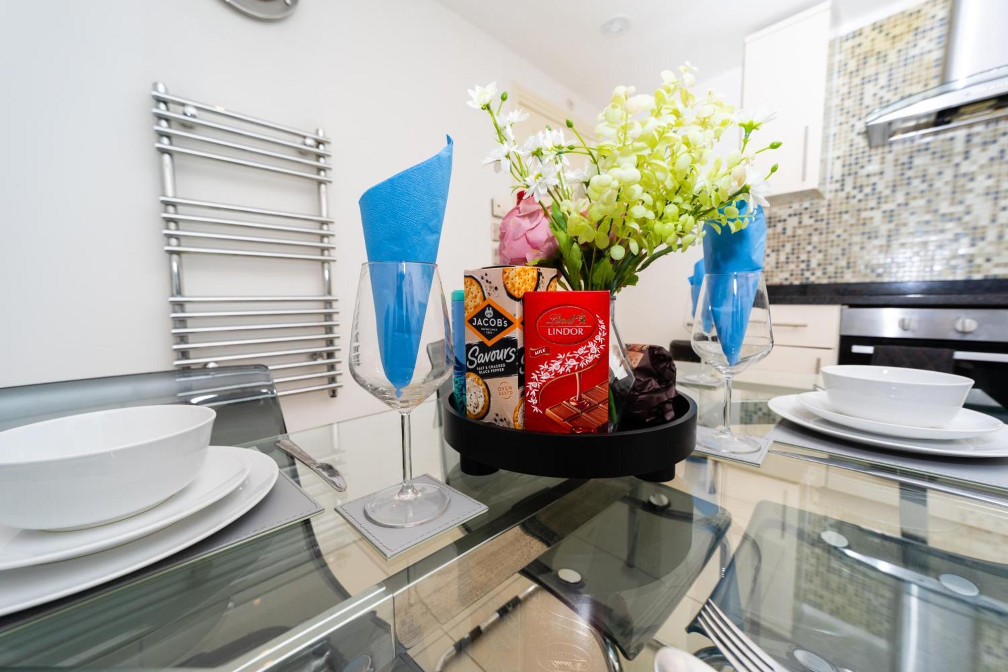 Spacious Flat With Patio & Parking In City Centre Ридинг Экстерьер фото